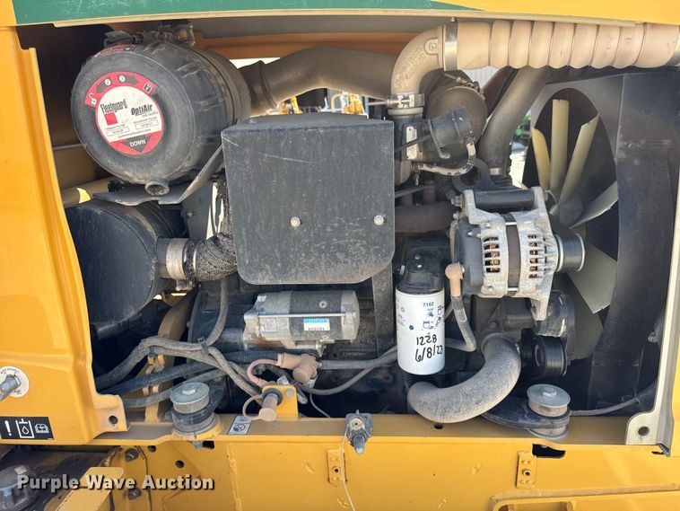 image for item ER0162 2013 Vermeer RTX1250 vibratory cable plow