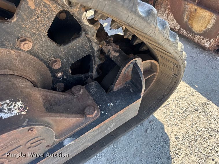 image for item ER0162 2013 Vermeer RTX1250 vibratory cable plow