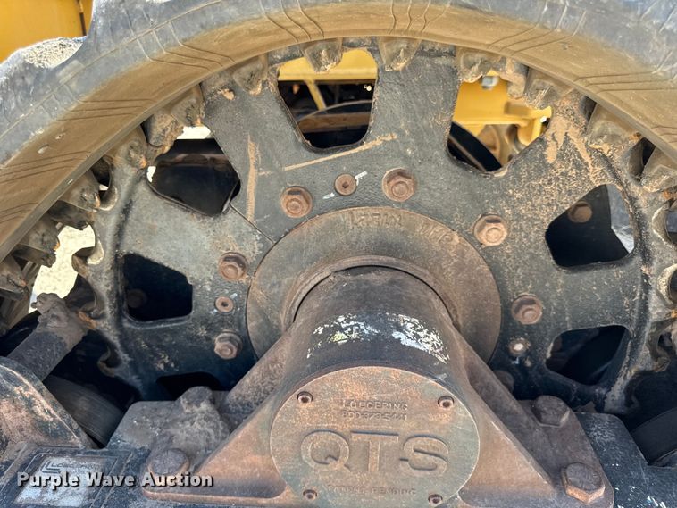 image for item ER0162 2013 Vermeer RTX1250 vibratory cable plow