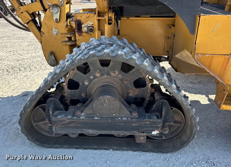 image for item ER0162 2013 Vermeer RTX1250 vibratory cable plow