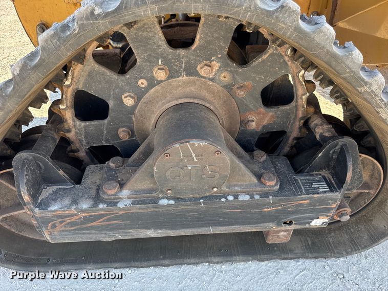 image for item ER0162 2013 Vermeer RTX1250 vibratory cable plow