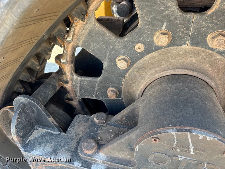 image for item ER0162 2013 Vermeer RTX1250 vibratory cable plow