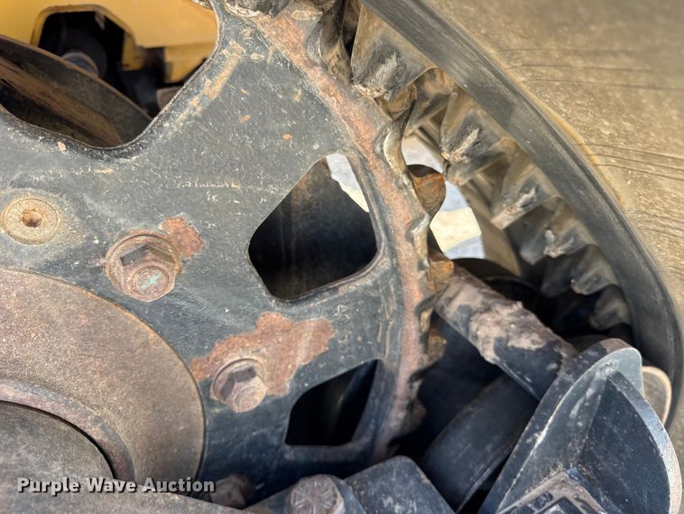 image for item ER0162 2013 Vermeer RTX1250 vibratory cable plow