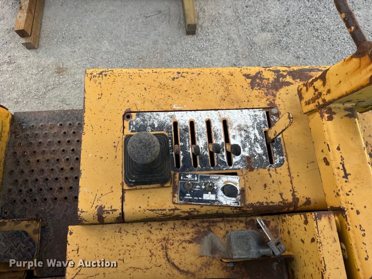 image for item ER0164 2001 Vermeer Flextrak 75 cable plow