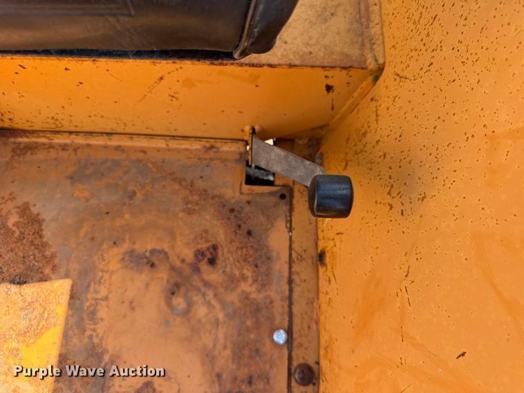 image for item ER0186 1992 Case 660 trencher