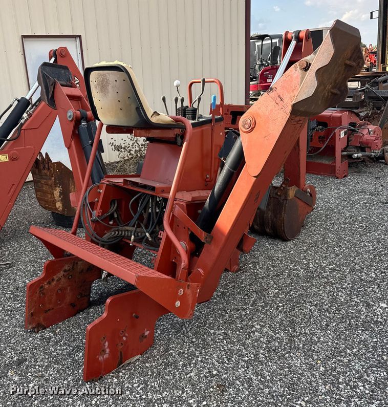 image for item ER0189 2006 Ditch Witch A720 backhoe attachment