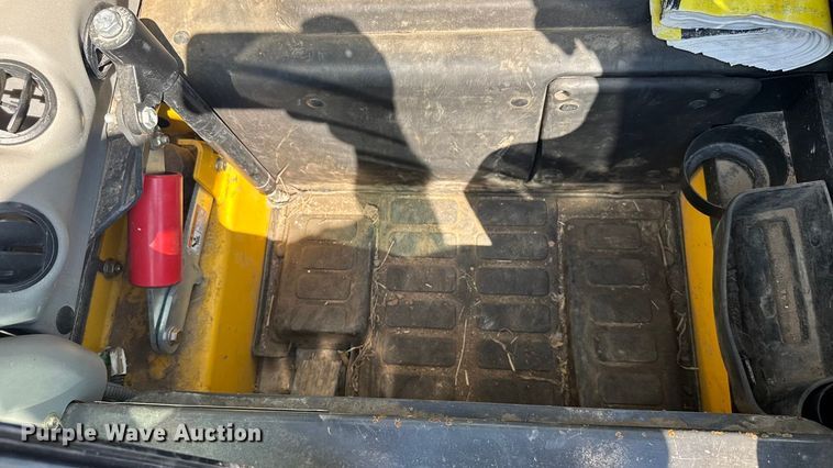 image for item ER2501 2019 New Holland C234 tracked skid steer loader