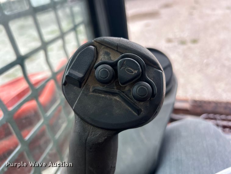 image for item ET3079 2021 Kubota SVL75-2 tracked skid steer loader