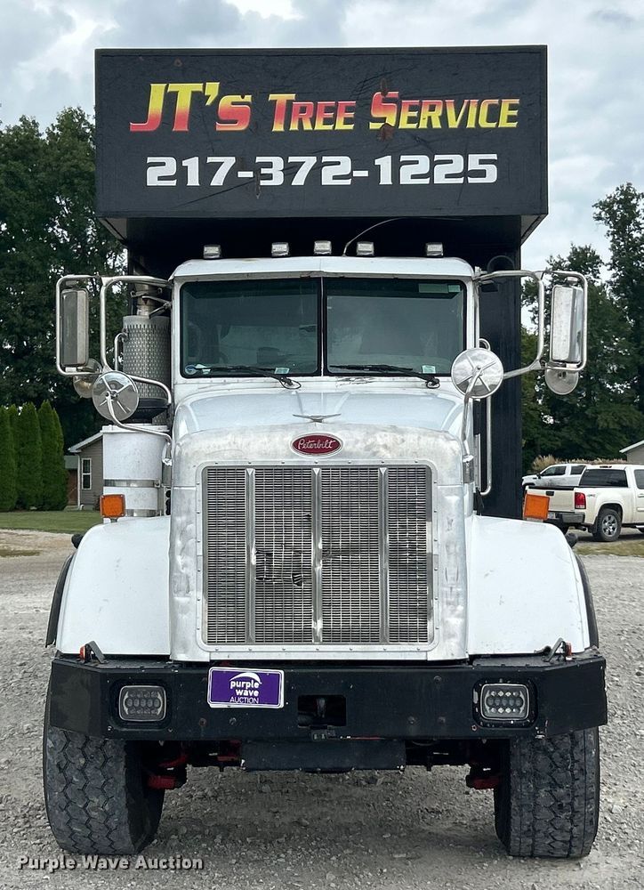 image for item ET3084 2006 Peterbilt 357 grapple crane truck