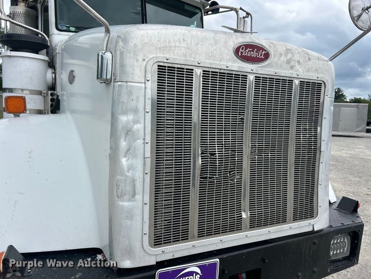 image for item ET3084 2006 Peterbilt 357 grapple crane truck