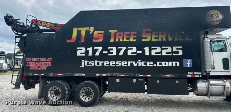 image for item ET3084 2006 Peterbilt 357 grapple crane truck