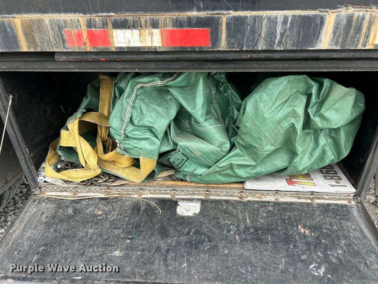 image for item ET3084 2006 Peterbilt 357 grapple crane truck