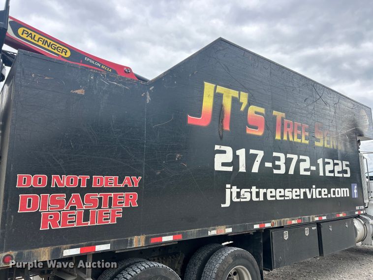 image for item ET3084 2006 Peterbilt 357 grapple crane truck