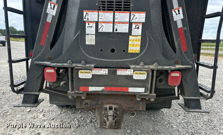 image for item ET3084 2006 Peterbilt 357 grapple crane truck