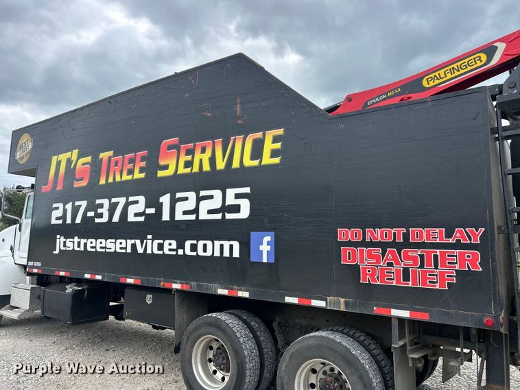 image for item ET3084 2006 Peterbilt 357 grapple crane truck