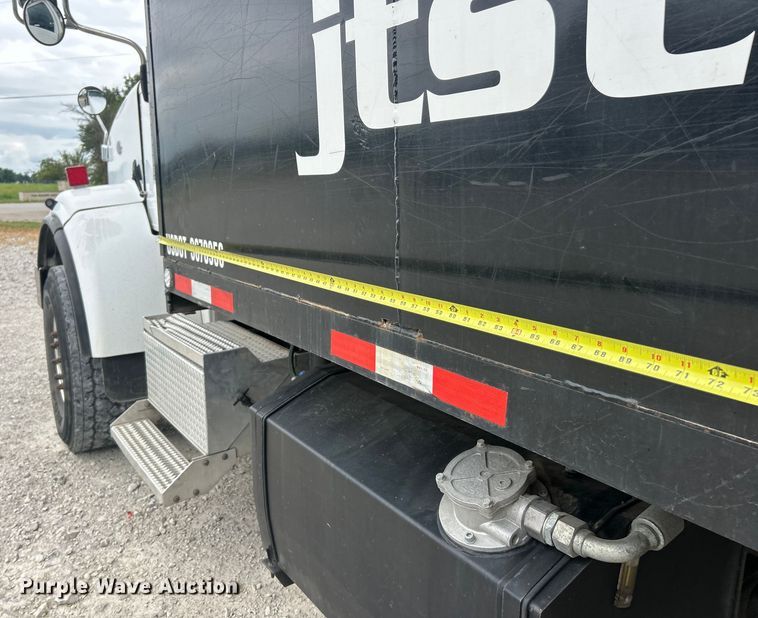 image for item ET3084 2006 Peterbilt 357 grapple crane truck