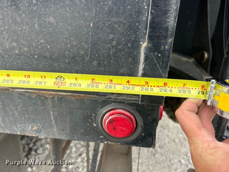 image for item ET3084 2006 Peterbilt 357 grapple crane truck