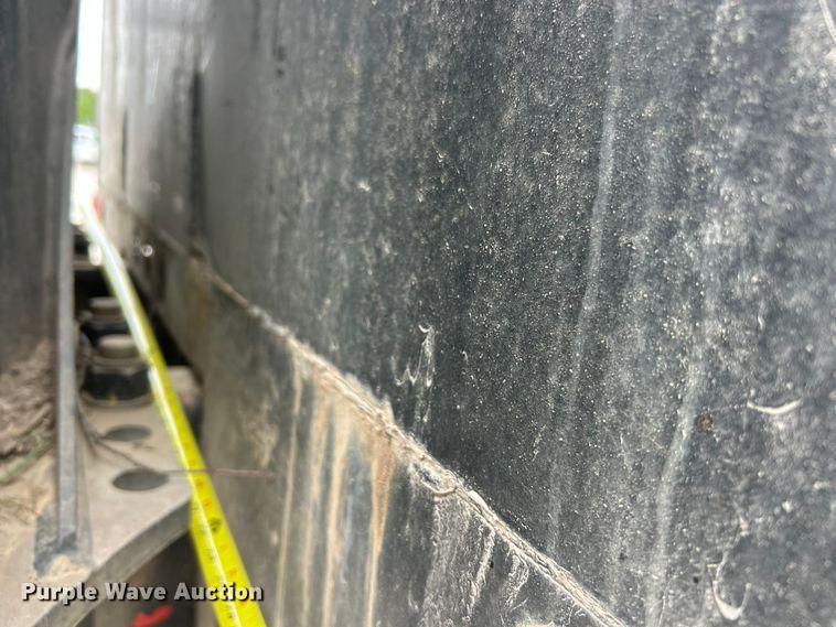 image for item ET3084 2006 Peterbilt 357 grapple crane truck