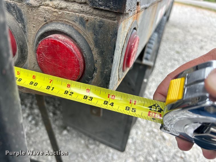 image for item ET3084 2006 Peterbilt 357 grapple crane truck