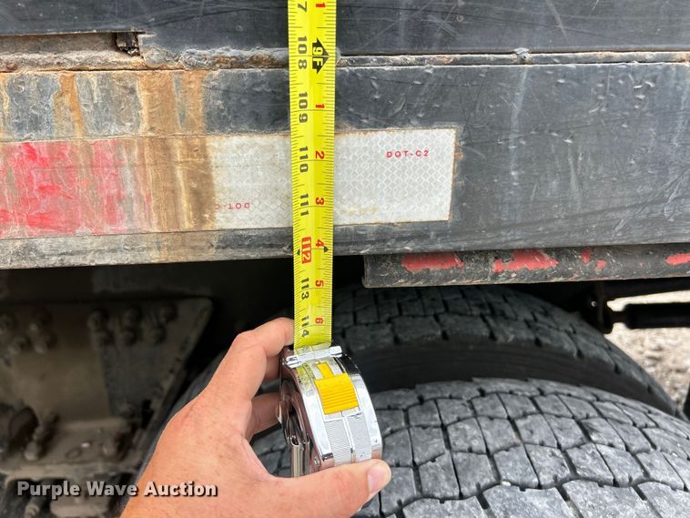 image for item ET3084 2006 Peterbilt 357 grapple crane truck