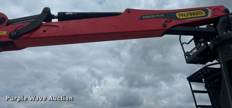 image for item ET3084 2006 Peterbilt 357 grapple crane truck