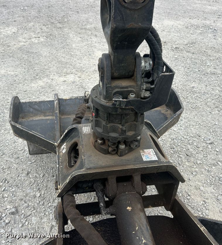 image for item ET3084 2006 Peterbilt 357 grapple crane truck