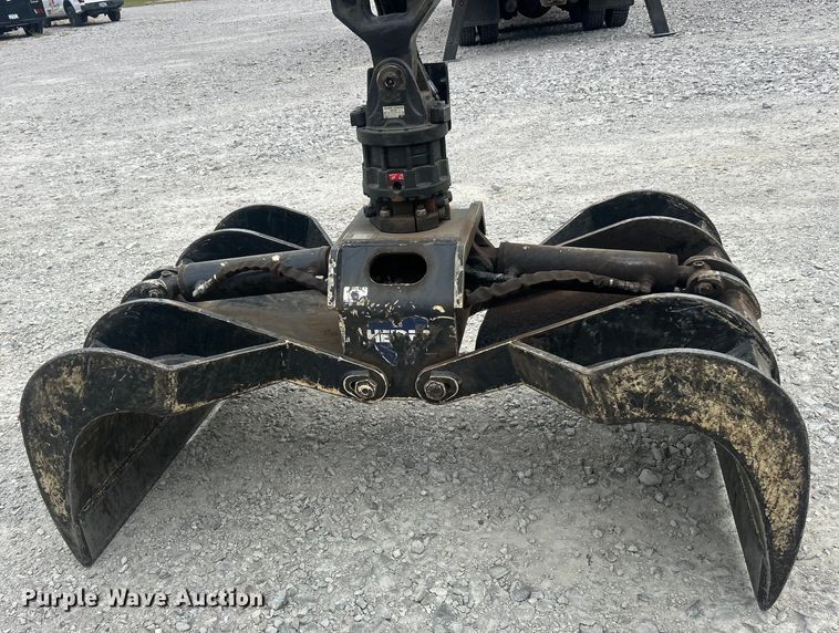 image for item ET3084 2006 Peterbilt 357 grapple crane truck