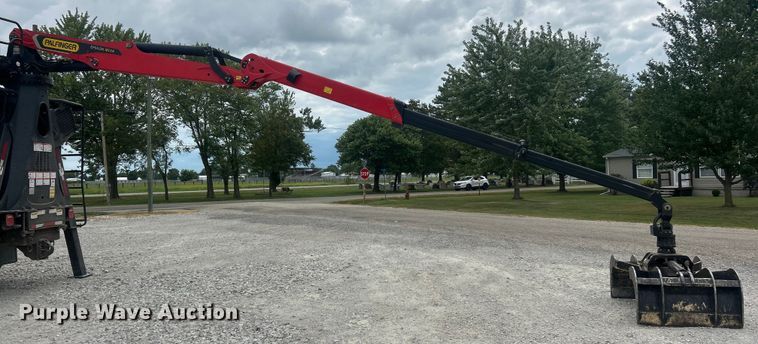 image for item ET3084 2006 Peterbilt 357 grapple crane truck