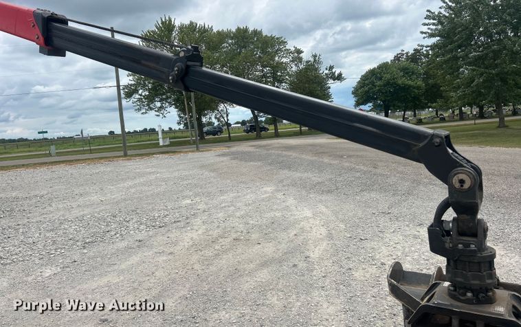 image for item ET3084 2006 Peterbilt 357 grapple crane truck