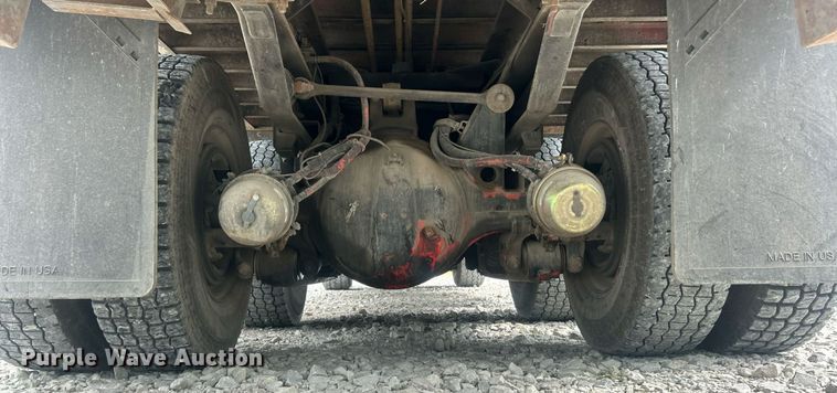 image for item ET3084 2006 Peterbilt 357 grapple crane truck