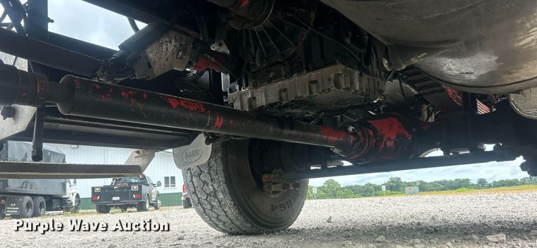 image for item ET3084 2006 Peterbilt 357 grapple crane truck