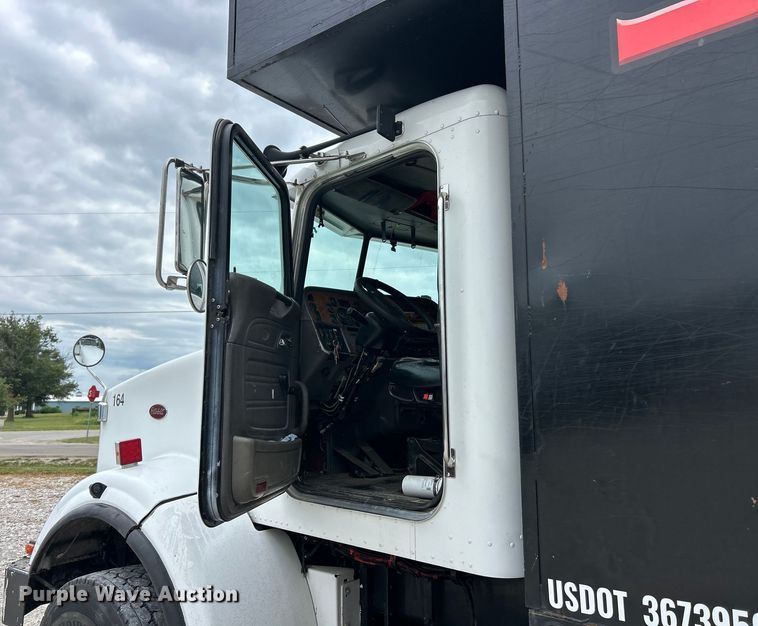 image for item ET3084 2006 Peterbilt 357 grapple crane truck