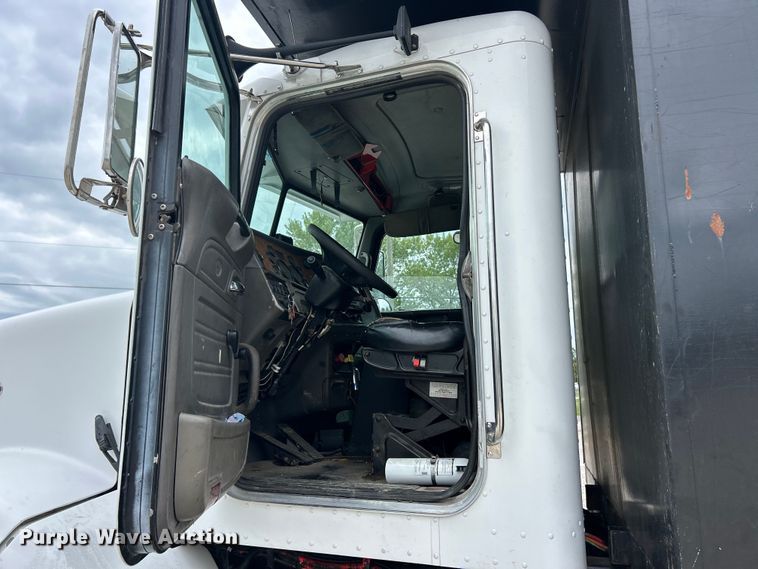 image for item ET3084 2006 Peterbilt 357 grapple crane truck
