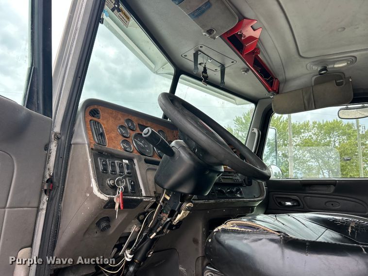 image for item ET3084 2006 Peterbilt 357 grapple crane truck