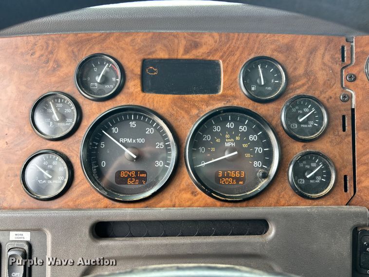 image for item ET3084 2006 Peterbilt 357 grapple crane truck