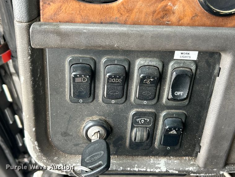 image for item ET3084 2006 Peterbilt 357 grapple crane truck