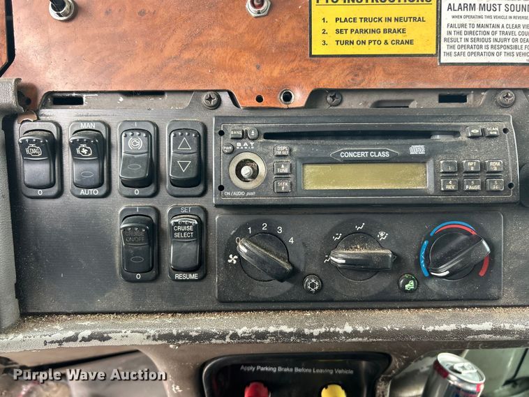 image for item ET3084 2006 Peterbilt 357 grapple crane truck