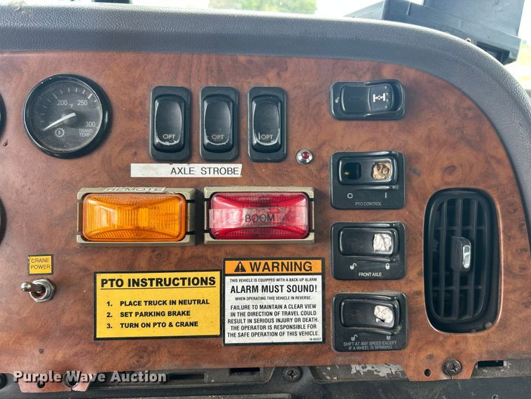 image for item ET3084 2006 Peterbilt 357 grapple crane truck