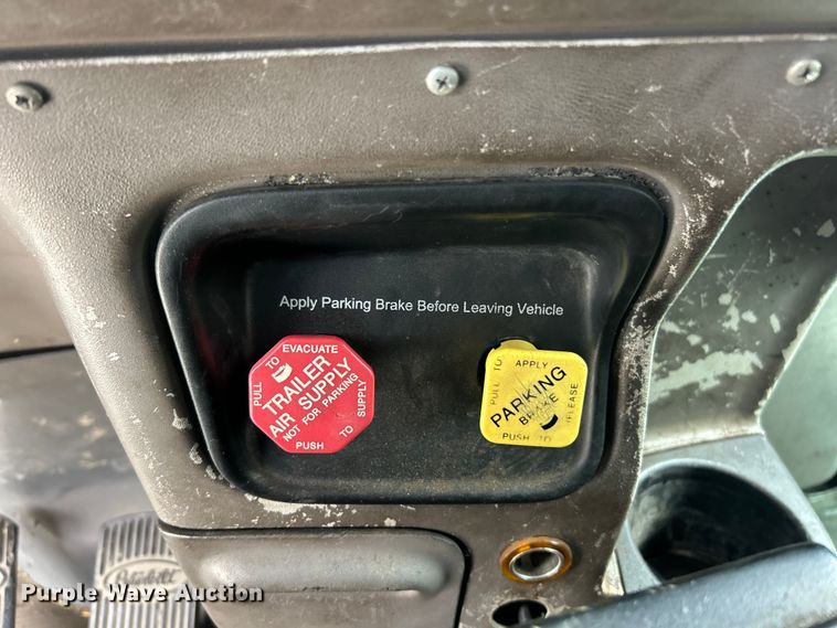 image for item ET3084 2006 Peterbilt 357 grapple crane truck