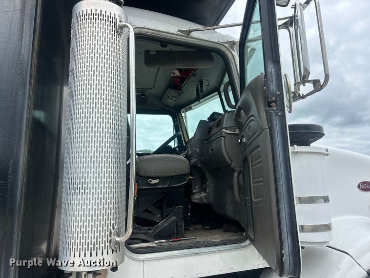 image for item ET3084 2006 Peterbilt 357 grapple crane truck