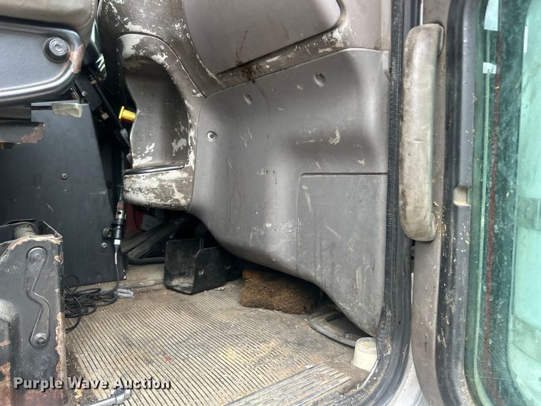 image for item ET3084 2006 Peterbilt 357 grapple crane truck