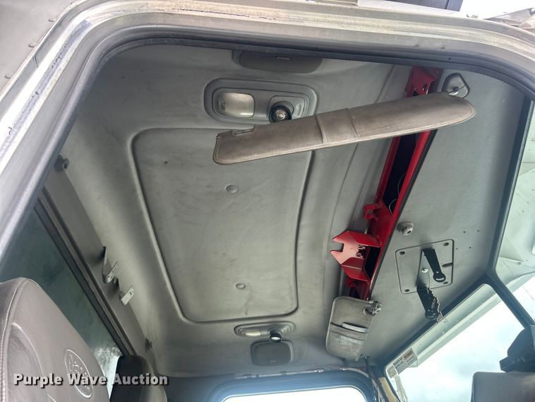 image for item ET3084 2006 Peterbilt 357 grapple crane truck