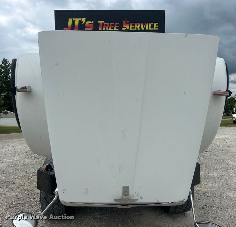 image for item ET3084 2006 Peterbilt 357 grapple crane truck