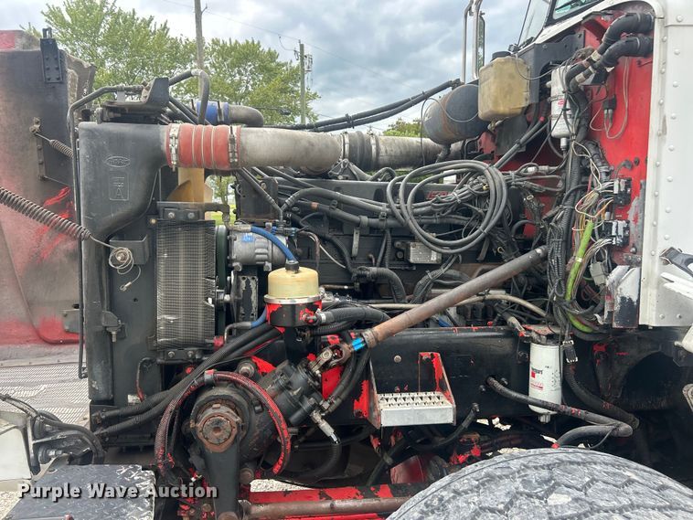 image for item ET3084 2006 Peterbilt 357 grapple crane truck