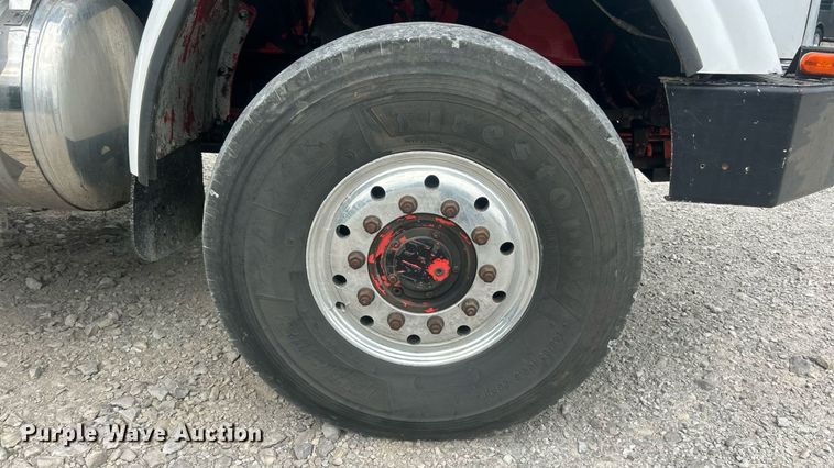 image for item ET3084 2006 Peterbilt 357 grapple crane truck