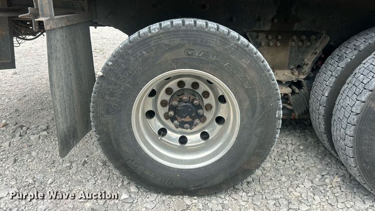 image for item ET3084 2006 Peterbilt 357 grapple crane truck