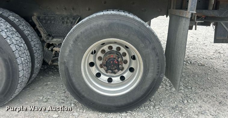 image for item ET3084 2006 Peterbilt 357 grapple crane truck