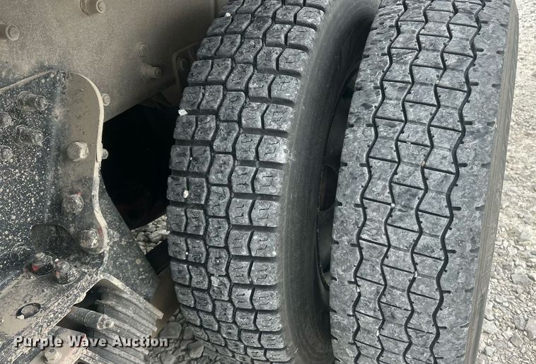 image for item ET3084 2006 Peterbilt 357 grapple crane truck