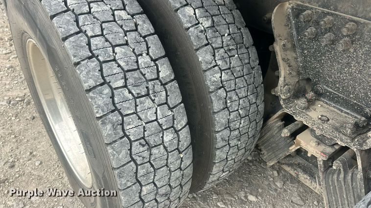 image for item ET3084 2006 Peterbilt 357 grapple crane truck