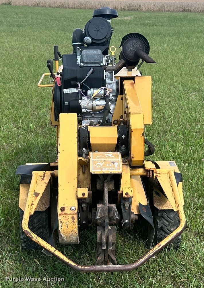 image for item ET3240 2001 Vermeer SC252 stump grinder with trailer